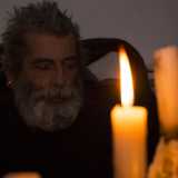 La denominazione ironizza sul fatto che nell'angusto ambiente manca la corrente elettrica: l'illuminazione � affidata alla presenza costante delle candele